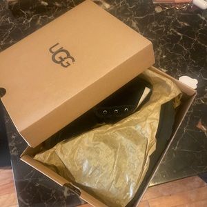 Uggs nuemel black never worn for girls/boys
